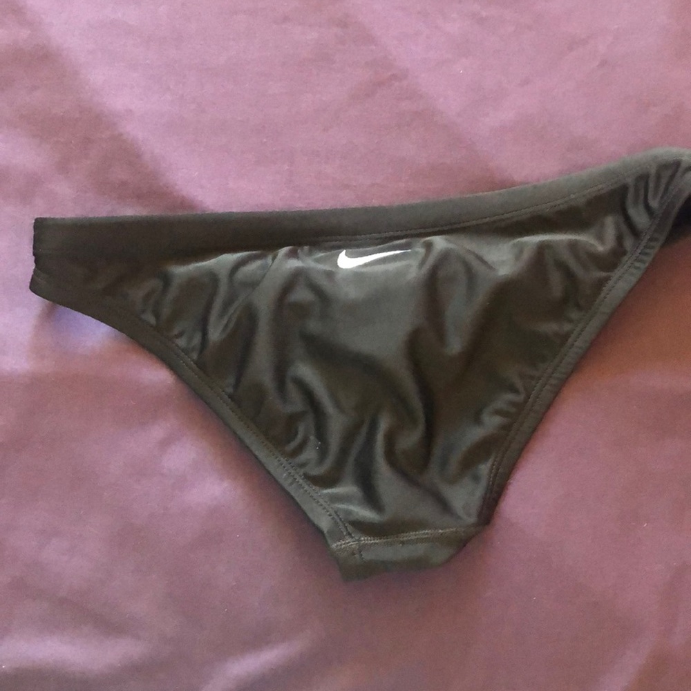 NWOT NIKE SWIMSUIT BOTTOMS XS